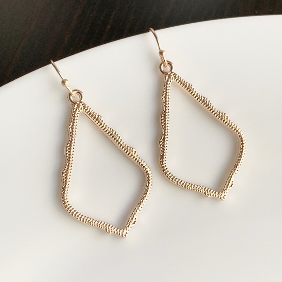NEW Small Frame Earrings (rose gold) - Picture 5 of 8